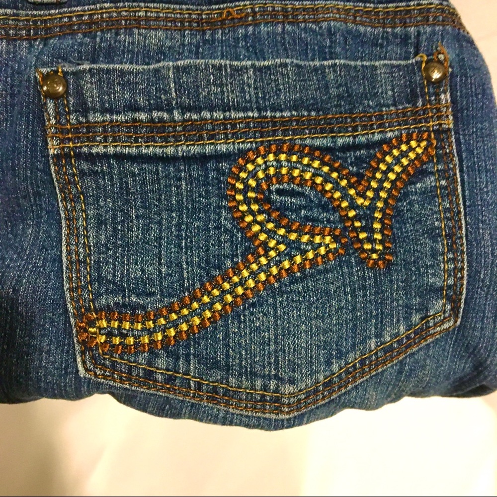 Stylish ROCA WEAR JEANS - Picture 4 of 7